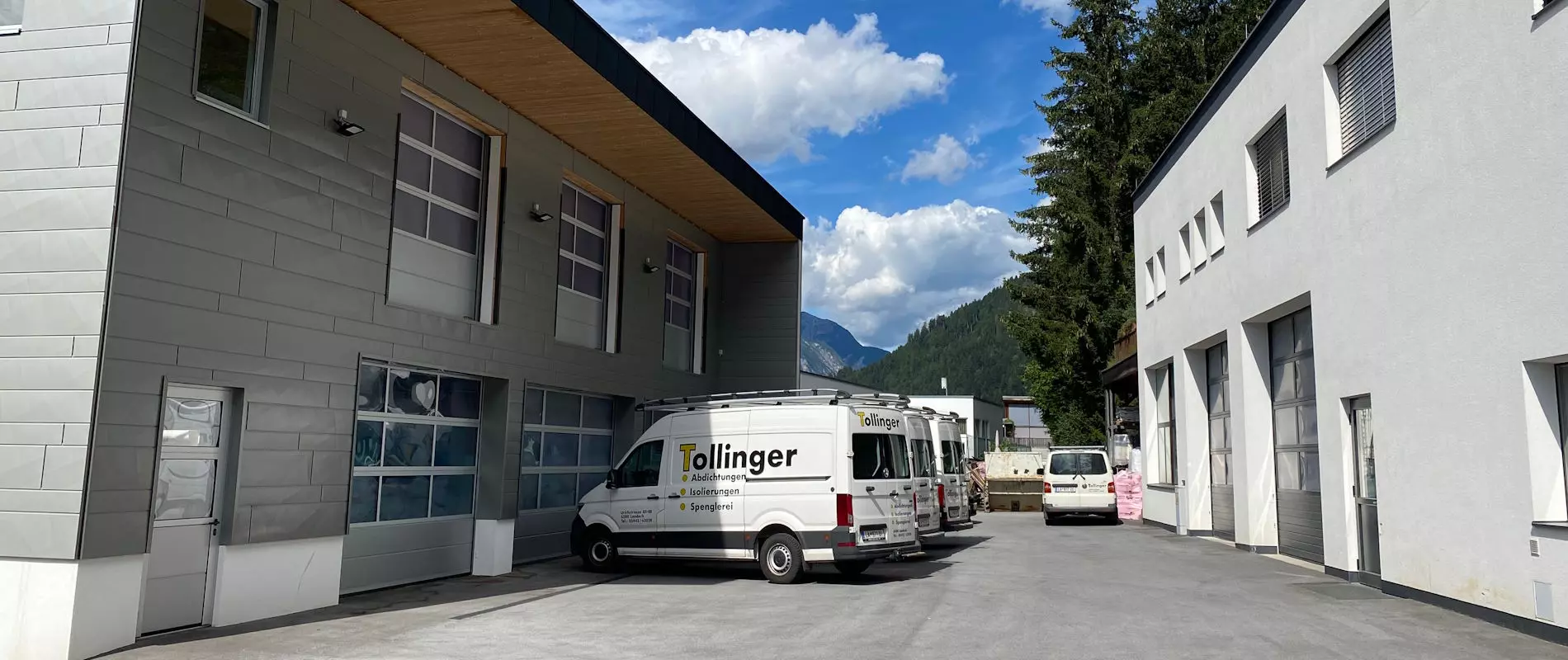 Tollinger GmbH, Spenglerei, Isolierungen, Bauwerksabdichtungen, Meisterbetrieb, Dachrinnen, Dächer, Fassaden, Ablaufrohre, Kaminverkleidungen, Lüftungsanlagen, Abdichtung von Flachdächer, Kellerbereiche, Balkone, Tiefgaragen, Ulrich Tollinger, Tirol